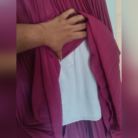 Pleated skirt - Picture 2 of 3